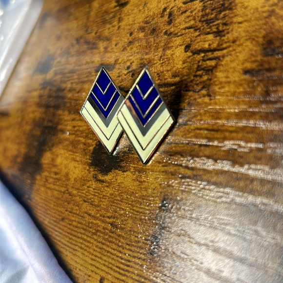 Nuri Vintage Earrings - Picture 5 of 8